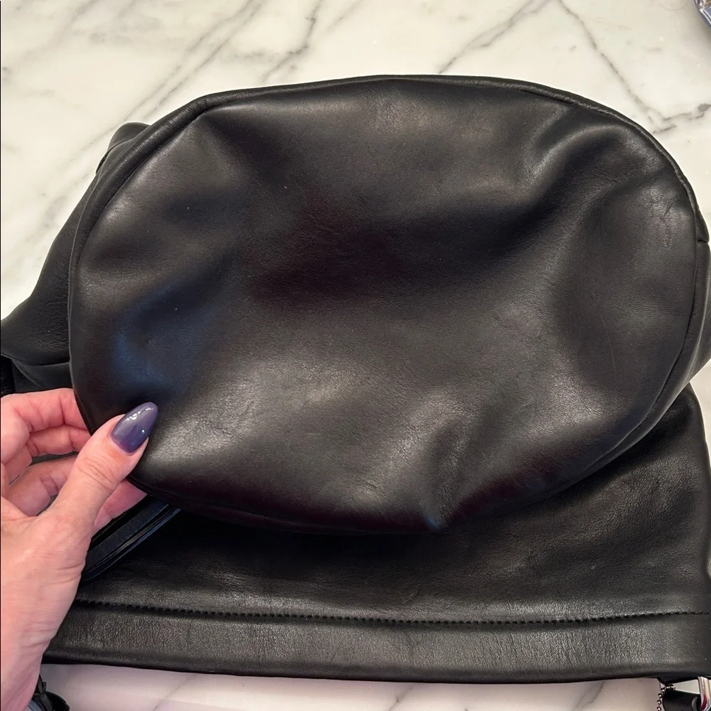 Authentic Coach Black Leather Shoulder Bag in Excellent Condition